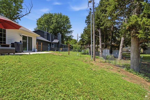 2112 Farmingdale Court, Manhattan, KS 66503