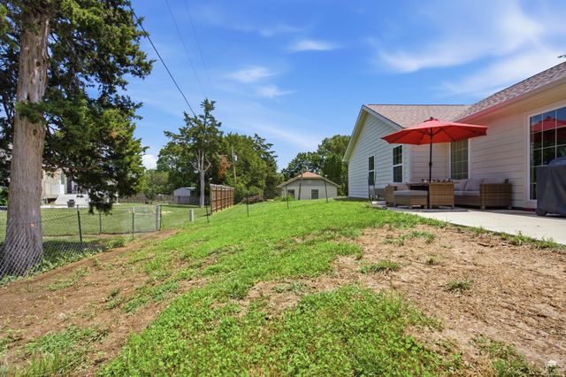 2112 Farmingdale Court, Manhattan, KS 66503