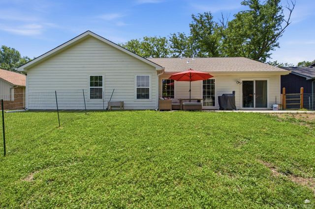 2112 Farmingdale Court, Manhattan, KS 66503
