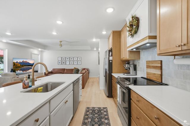 2112 Farmingdale Court, Manhattan, KS 66503