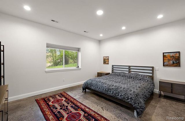 2404 Uplong Street, West Bloomfield, MI 48324