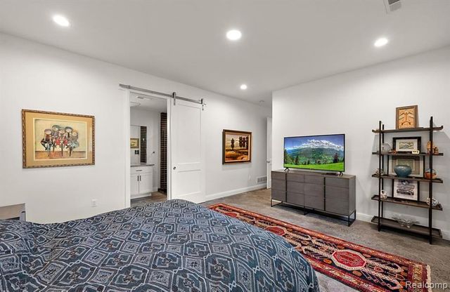 2404 Uplong Street, West Bloomfield, MI 48324