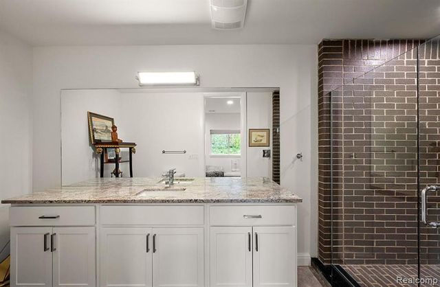 2404 Uplong Street, West Bloomfield, MI 48324