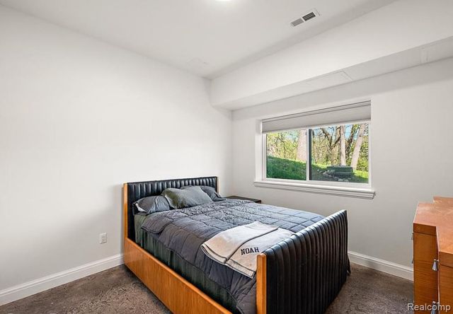 2404 Uplong Street, West Bloomfield, MI 48324