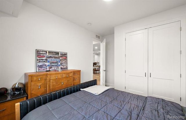 2404 Uplong Street, West Bloomfield, MI 48324