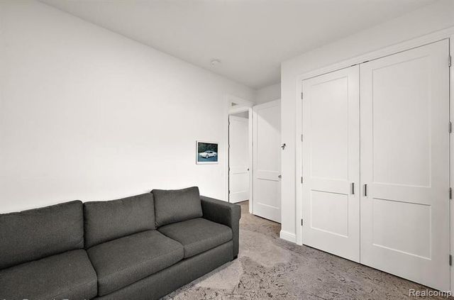 2404 Uplong Street, West Bloomfield, MI 48324