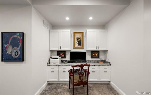 2404 Uplong Street, West Bloomfield, MI 48324