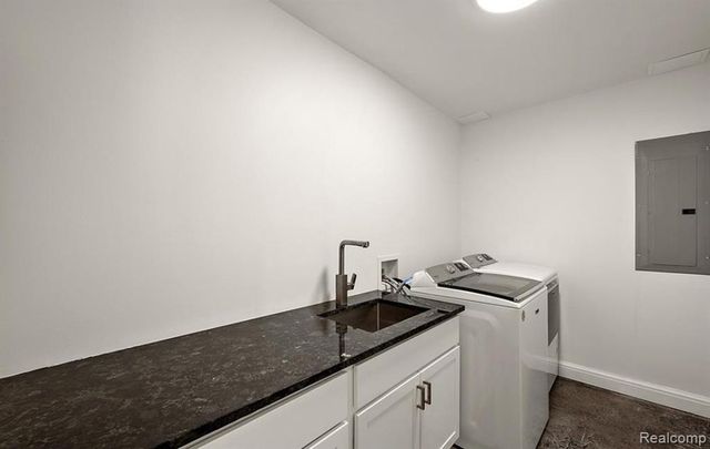 2404 Uplong Street, West Bloomfield, MI 48324