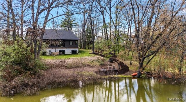 2404 Uplong Street, West Bloomfield, MI 48324