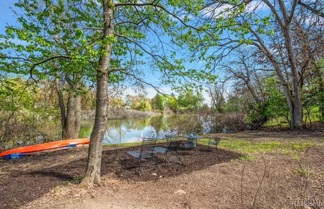 2404 Uplong Street, West Bloomfield, MI 48324