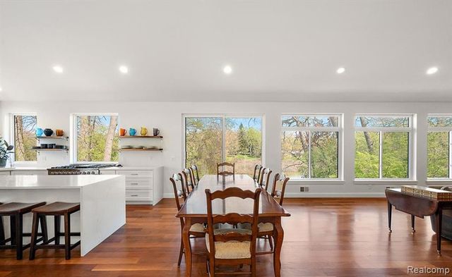 2404 Uplong Street, West Bloomfield, MI 48324