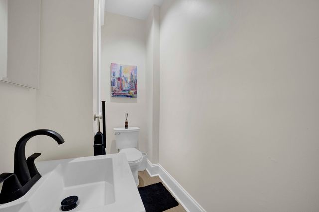 1400 W Flournoy Street, Chicago, IL 60607
