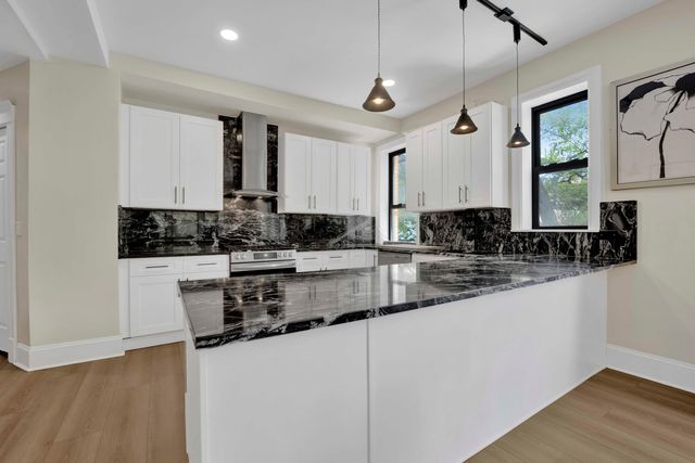 1400 W Flournoy Street, Chicago, IL 60607