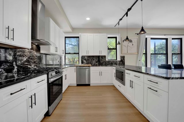 1400 W Flournoy Street, Chicago, IL 60607