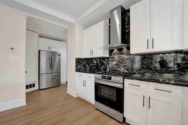 1400 W Flournoy Street, Chicago, IL 60607