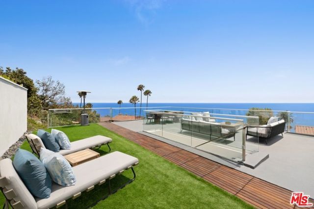 17713 Posetano Road, Pacific Palisades (los Angeles), CA 90272