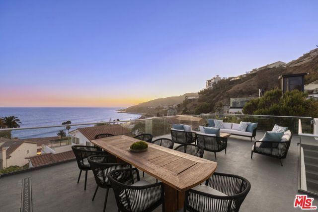 17713 Posetano Road, Pacific Palisades (los Angeles), CA 90272