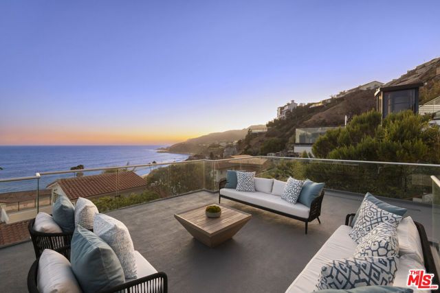 17713 Posetano Road, Pacific Palisades (los Angeles), CA 90272