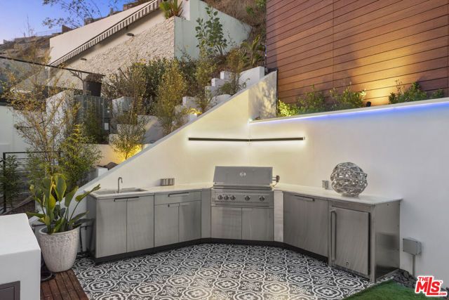 17713 Posetano Road, Pacific Palisades (los Angeles), CA 90272