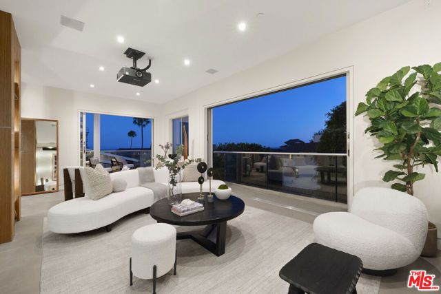 17713 Posetano Road, Pacific Palisades (los Angeles), CA 90272