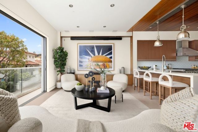 17713 Posetano Road, Pacific Palisades (los Angeles), CA 90272