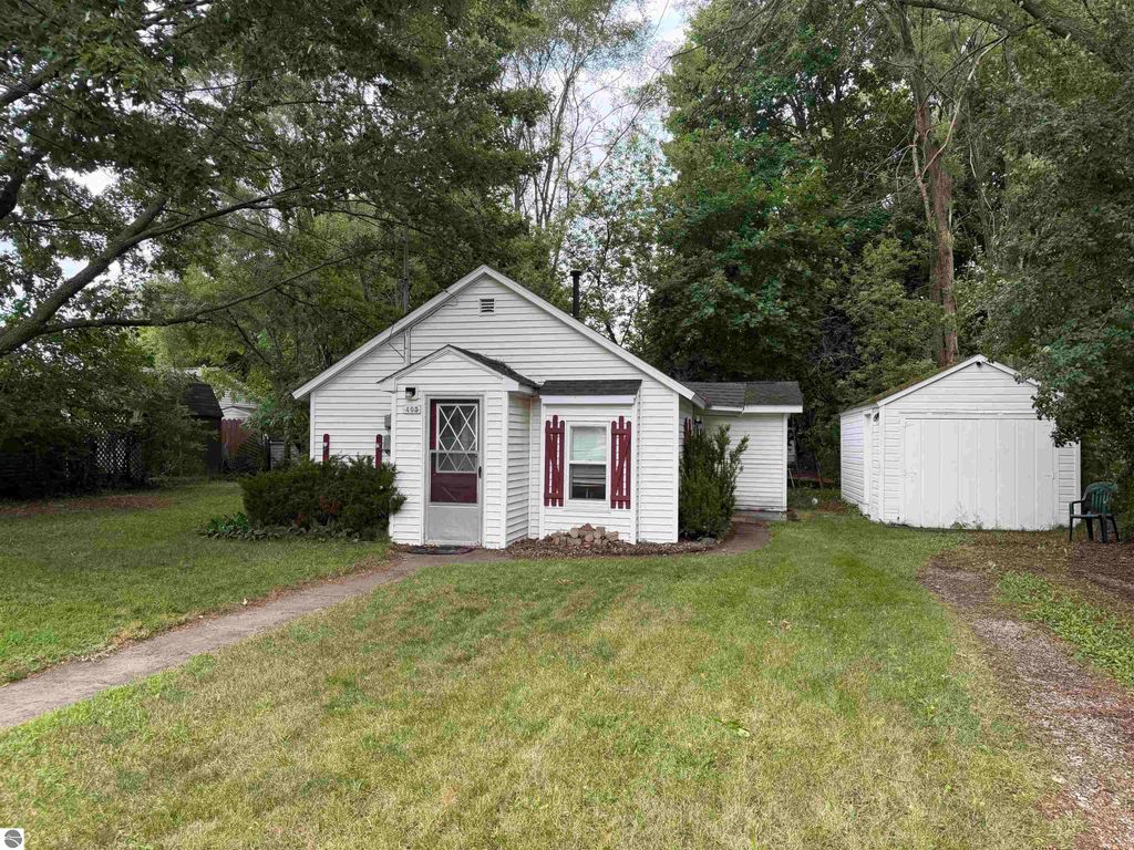 Image 1 of property listing at 405 S Maxwell Street, Mt Pleasant, MI 48858