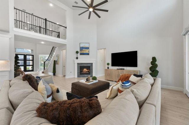 5722 Logan Ridge Lane, Fulshear, TX 77441