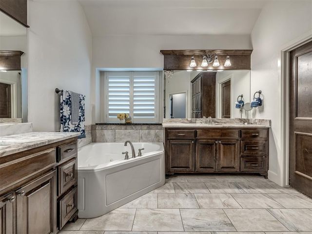 5508 Chateau Lane, Edmond, OK 73034