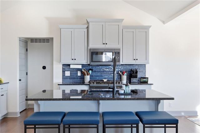 4841 Shady Bend Road, Leavenworth, KS 66048