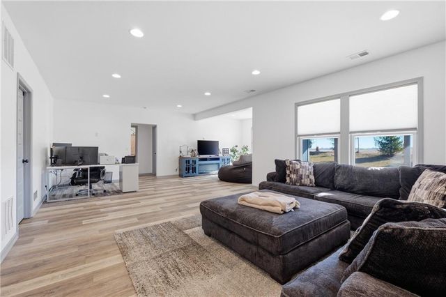 4841 Shady Bend Road, Leavenworth, KS 66048