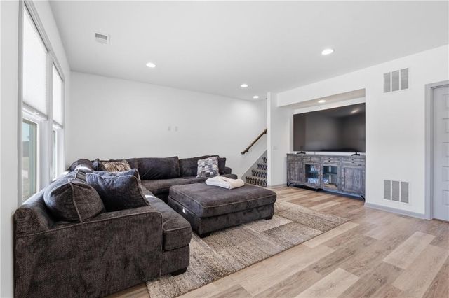 4841 Shady Bend Road, Leavenworth, KS 66048