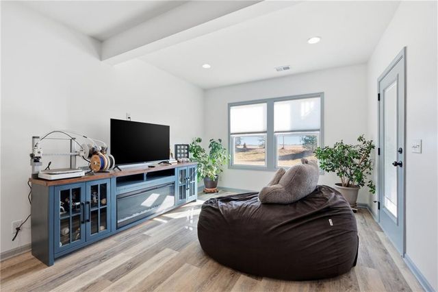 4841 Shady Bend Road, Leavenworth, KS 66048