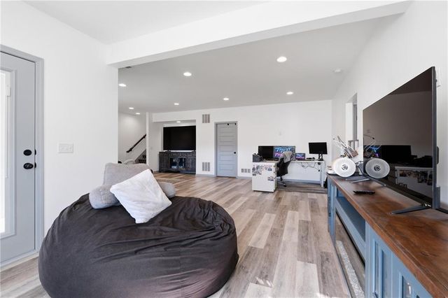 4841 Shady Bend Road, Leavenworth, KS 66048