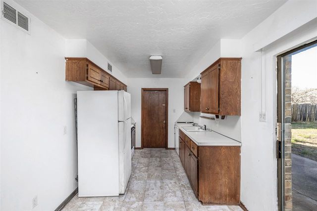 7009 SW Winchester Ave, Lawton, OK 73505