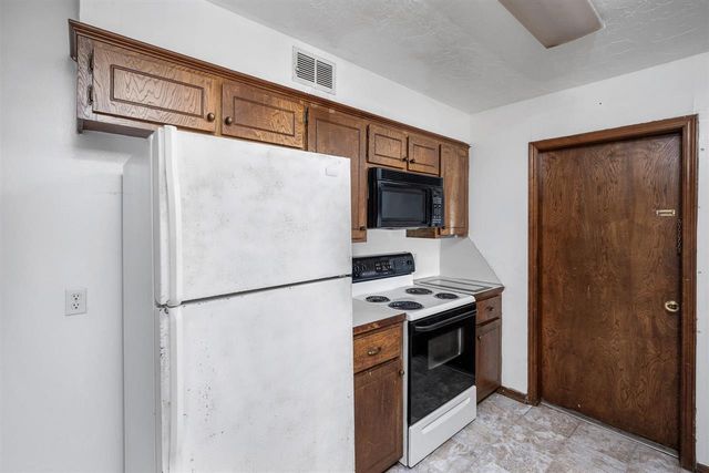 7009 SW Winchester Ave, Lawton, OK 73505