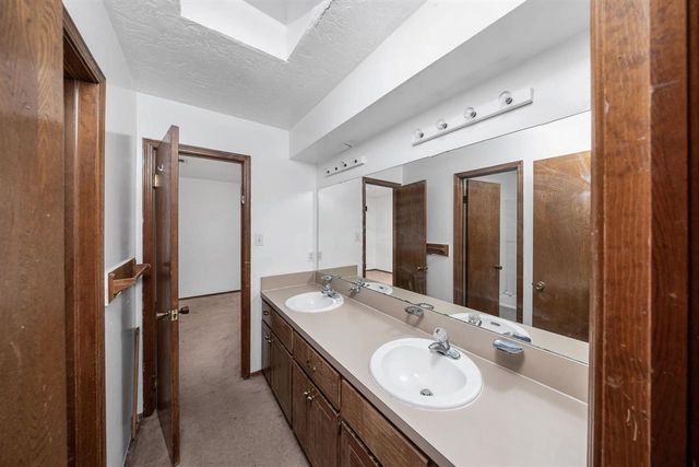 7009 SW Winchester Ave, Lawton, OK 73505