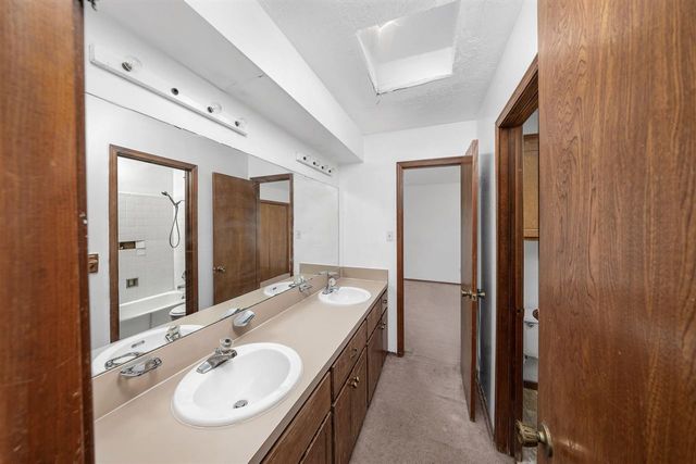 7009 SW Winchester Ave, Lawton, OK 73505