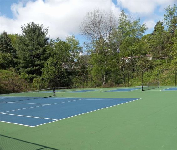 116 Antler Hollow Ct, Cranberry Twp, PA 16066