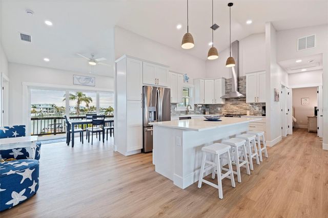 605 115TH AVENUE, Treasure Island, FL 33706