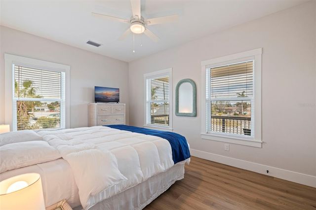 605 115TH AVENUE, Treasure Island, FL 33706