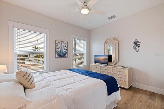 605 115TH AVENUE, Treasure Island, FL 33706