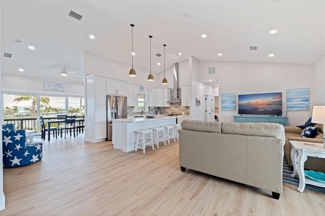 605 115TH AVENUE, Treasure Island, FL 33706