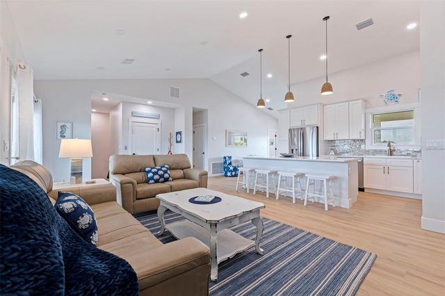 605 115TH AVENUE, Treasure Island, FL 33706