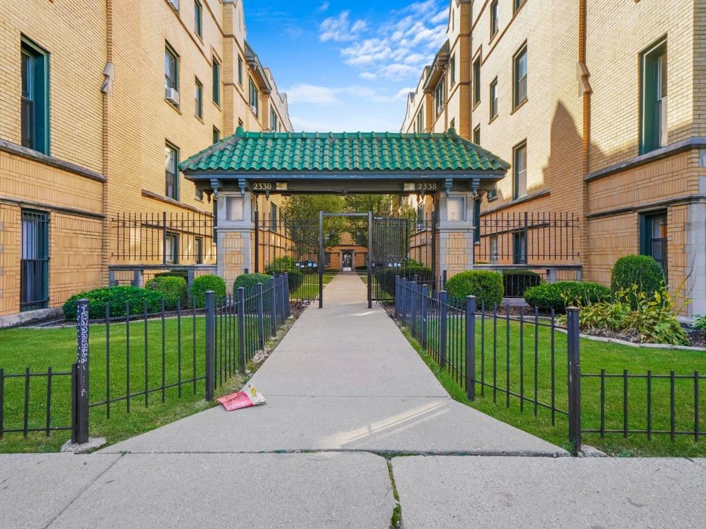 2336 N Spaulding Avenue 1A, Chicago, IL 60647