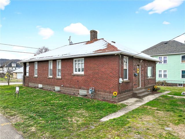 1404 Aetna St, Connellsville, PA 15425