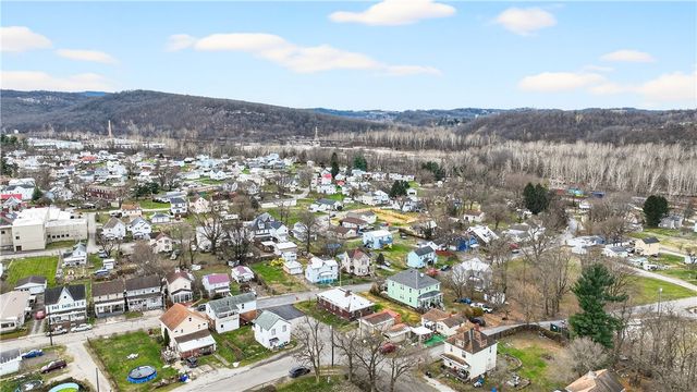 1404 Aetna St, Connellsville, PA 15425