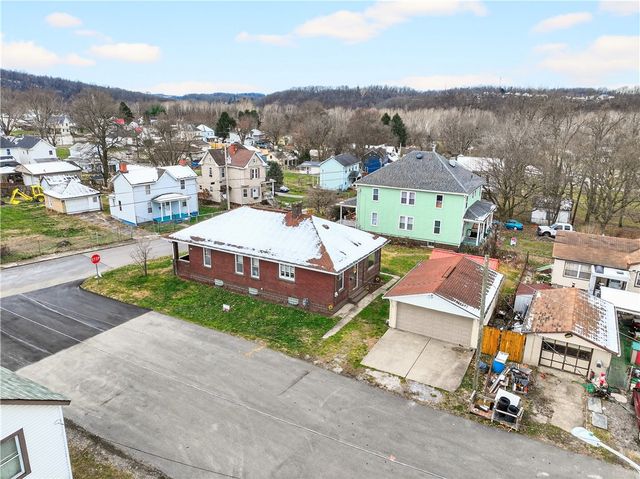 1404 Aetna St, Connellsville, PA 15425