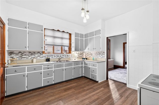 1404 Aetna St, Connellsville, PA 15425