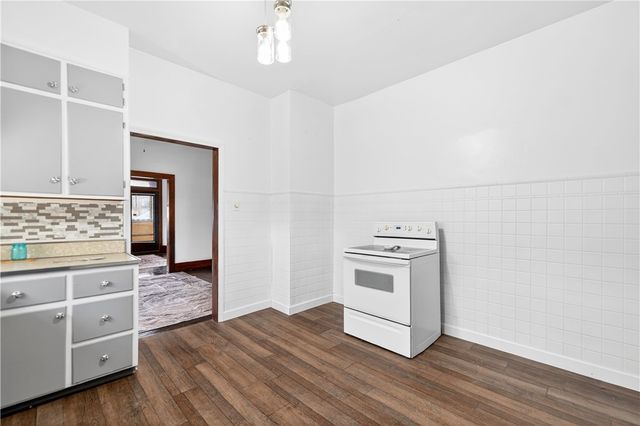 1404 Aetna St, Connellsville, PA 15425