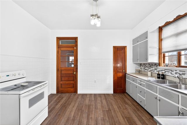 1404 Aetna St, Connellsville, PA 15425